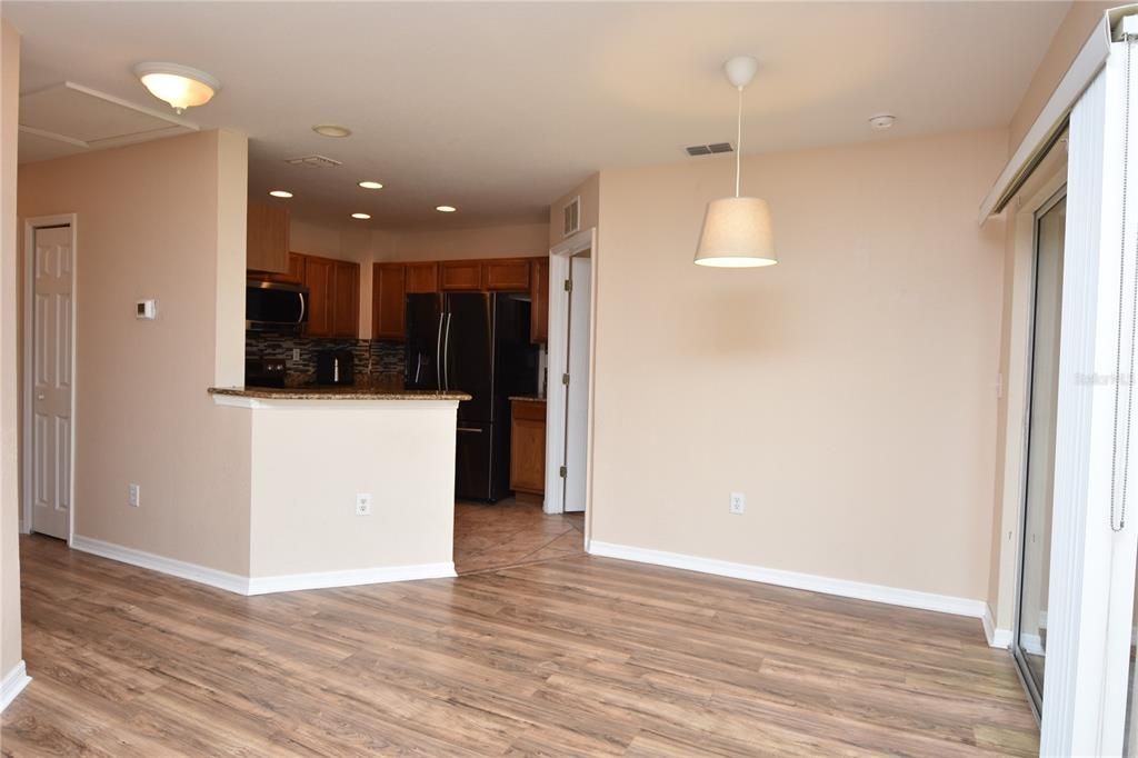 Active With Contract: $1,600 (2 beds, 2 baths, 1035 Square Feet)