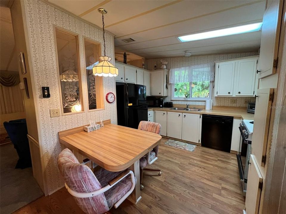 Kitchen with breakfast bar