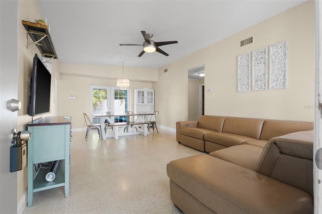 For Sale: $365,000 (3 beds, 1 baths, 1173 Square Feet)