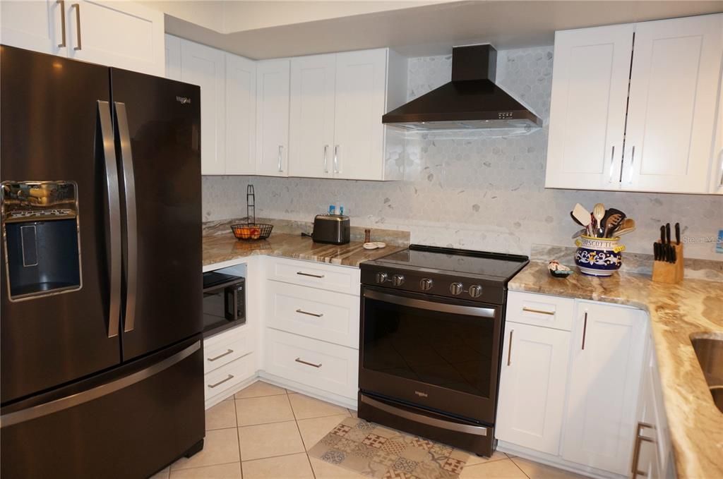 For Sale: $315,000 (2 beds, 2 baths, 1356 Square Feet)