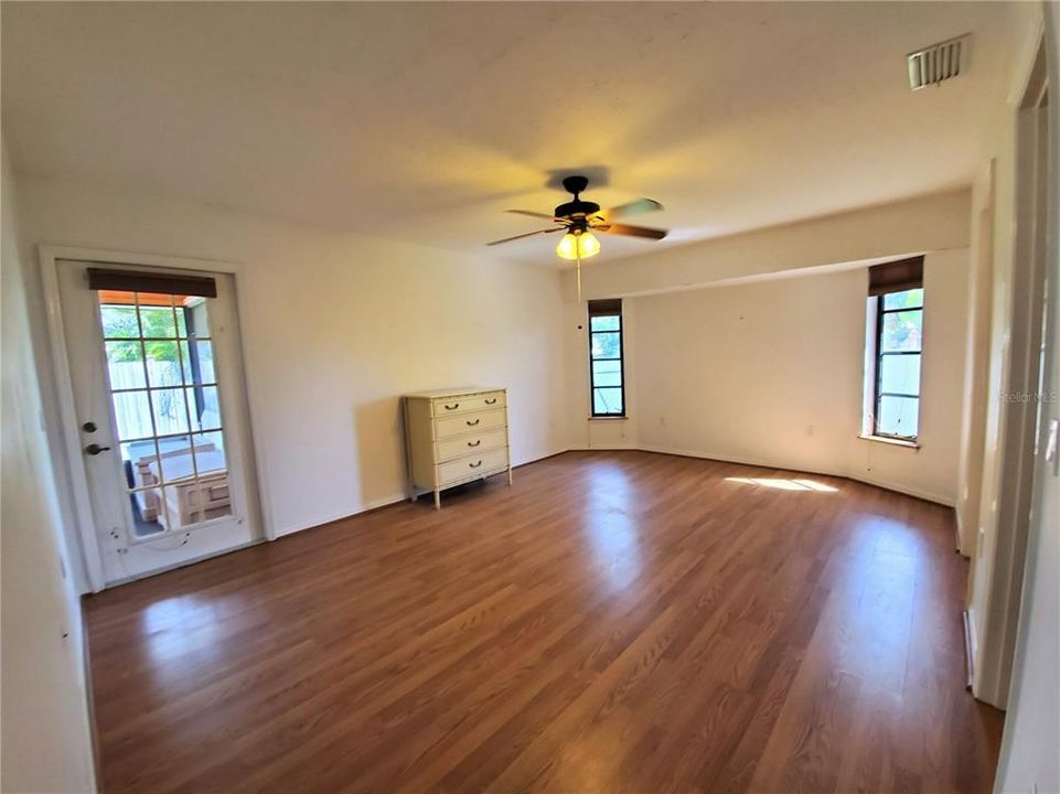 For Rent: $2,500 (3 beds, 2 baths, 1601 Square Feet)