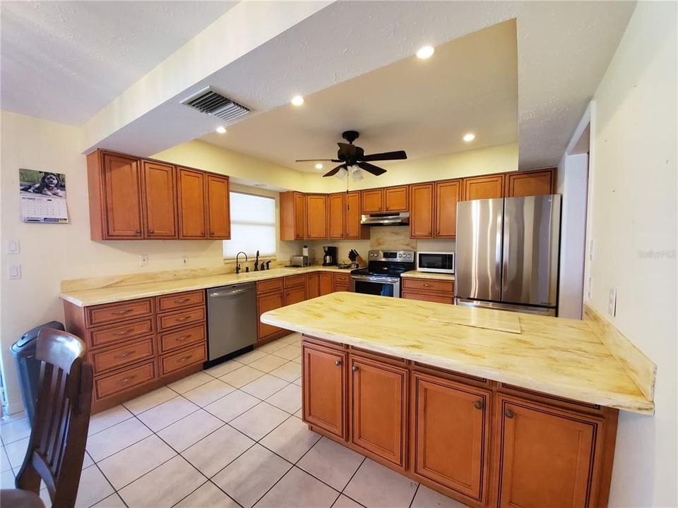 For Rent: $2,500 (3 beds, 2 baths, 1601 Square Feet)