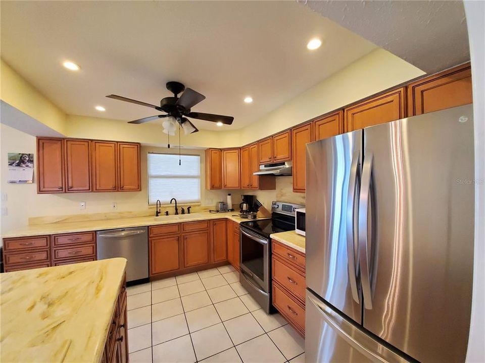 For Rent: $2,500 (3 beds, 2 baths, 1601 Square Feet)