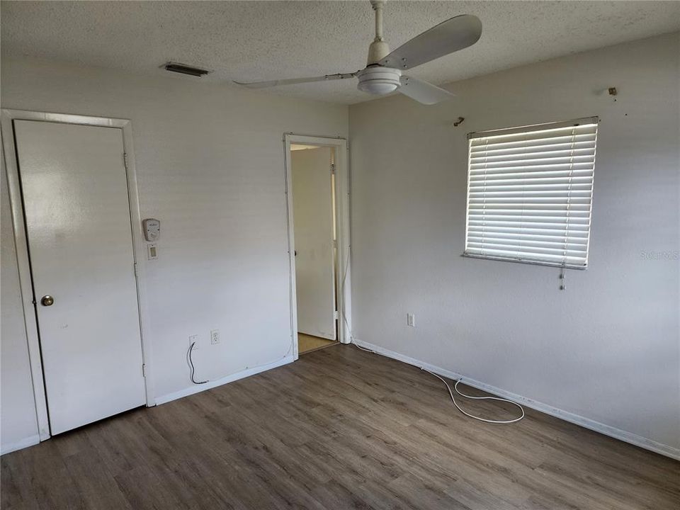 Active With Contract: $199,900 (2 beds, 2 baths, 936 Square Feet)