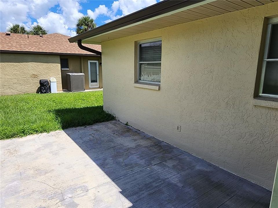 Active With Contract: $199,900 (2 beds, 2 baths, 936 Square Feet)