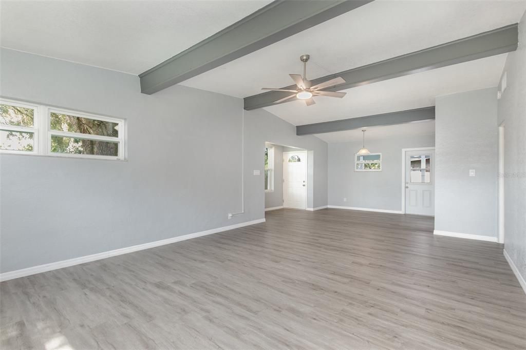 Active With Contract: $319,900 (3 beds, 1 baths, 1222 Square Feet)