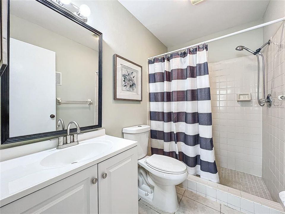 For Sale: $190,000 (2 beds, 2 baths, 912 Square Feet)