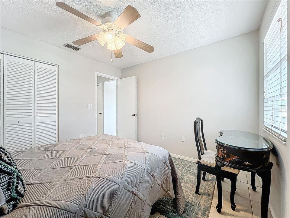 For Sale: $190,000 (2 beds, 2 baths, 912 Square Feet)