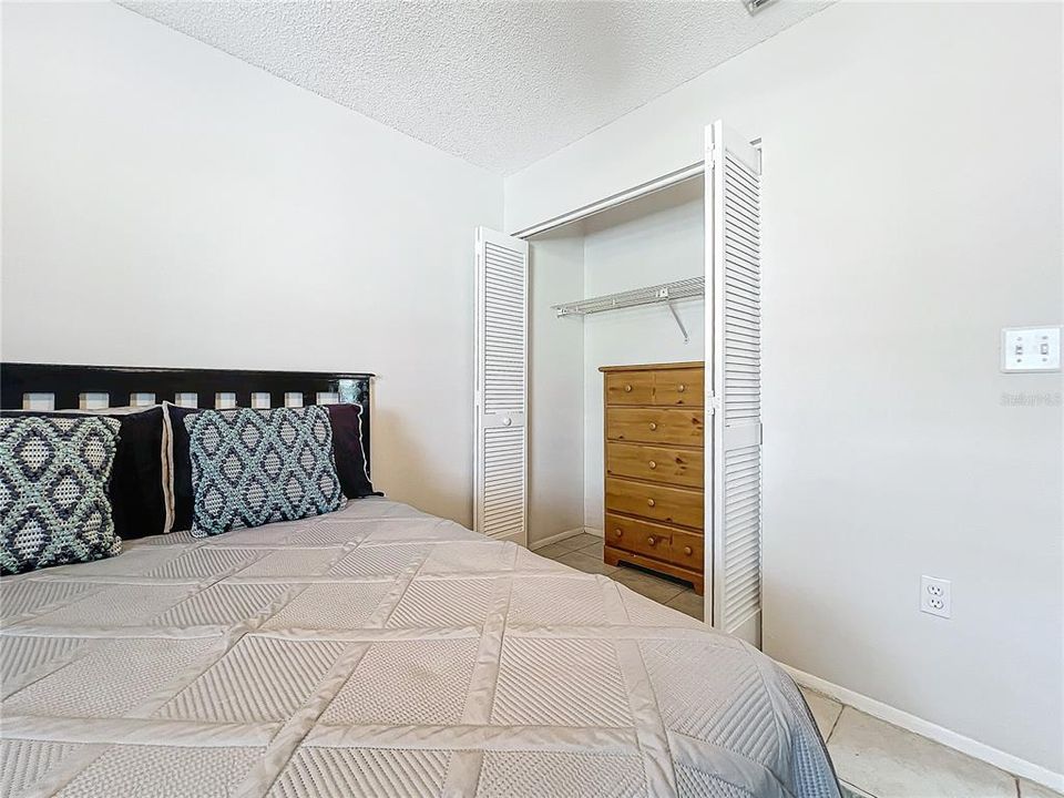 For Sale: $190,000 (2 beds, 2 baths, 912 Square Feet)