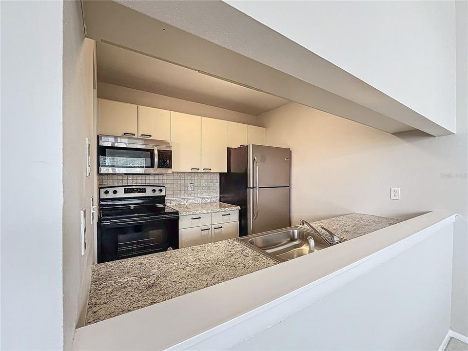 For Sale: $190,000 (2 beds, 2 baths, 912 Square Feet)