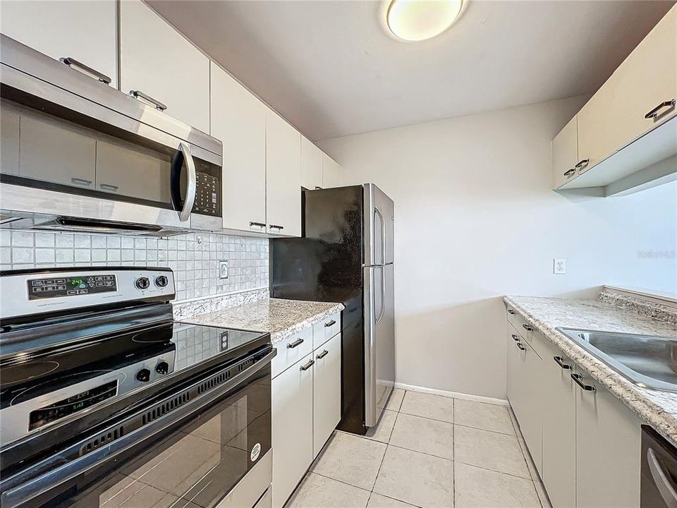 For Sale: $190,000 (2 beds, 2 baths, 912 Square Feet)