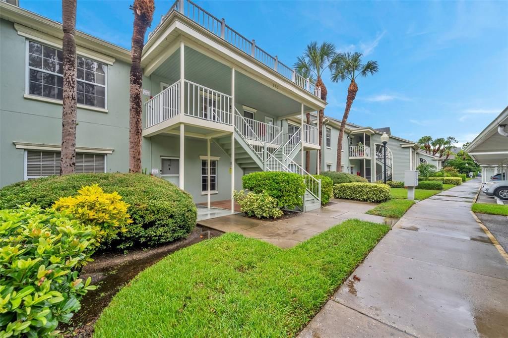 Active With Contract: $199,000 (2 beds, 2 baths, 990 Square Feet)