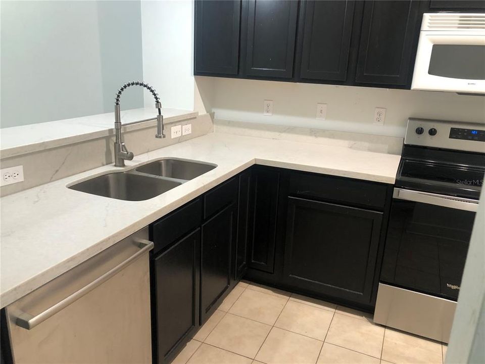 For Rent: $1,650 (2 beds, 2 baths, 1324 Square Feet)