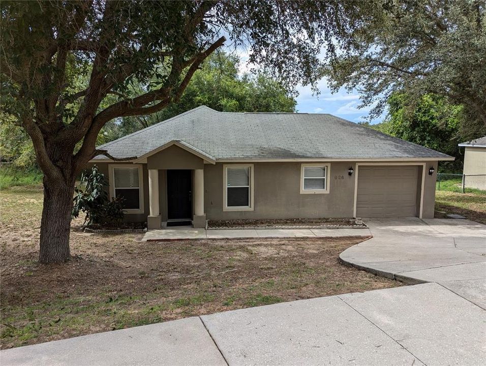 Active With Contract: $299,900 (3 beds, 2 baths, 1244 Square Feet)