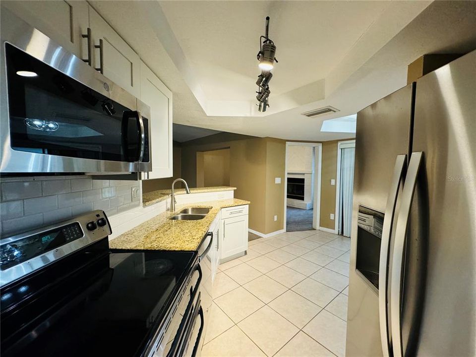 For Rent: $2,100 (3 beds, 2 baths, 1553 Square Feet)