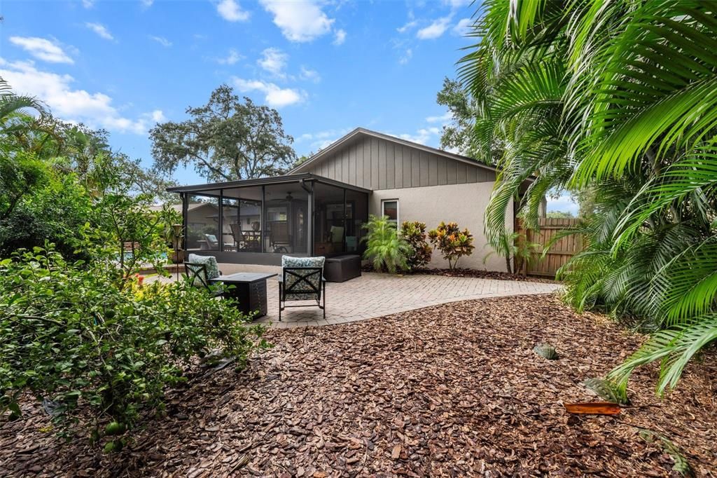 Active With Contract: $539,000 (3 beds, 2 baths, 2282 Square Feet)