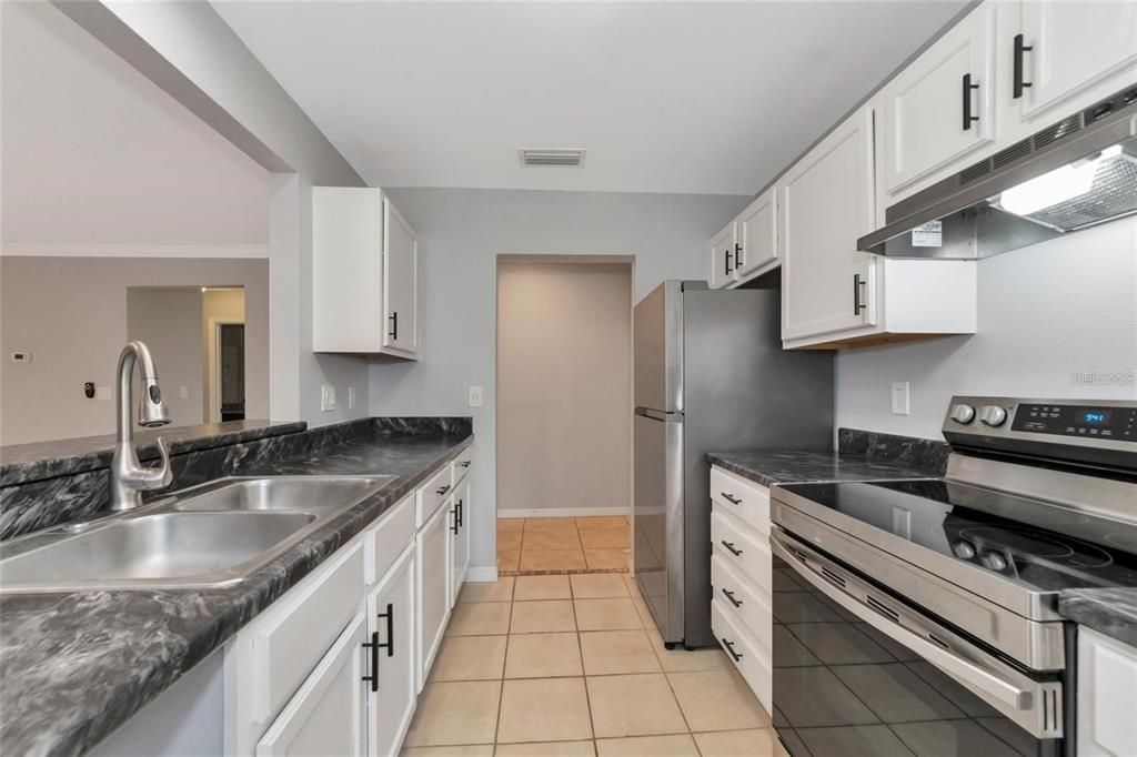 For Rent: $1,998 (2 beds, 2 baths, 1049 Square Feet)