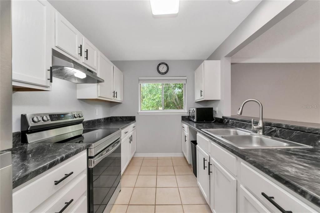 For Rent: $1,998 (2 beds, 2 baths, 1049 Square Feet)