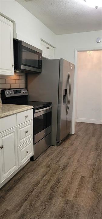 For Rent: $2,450 (3 beds, 2 baths, 1874 Square Feet)