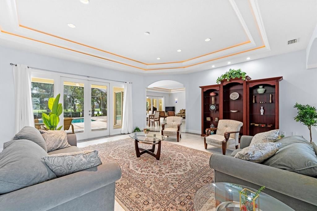 Spacious Living Room with a door opening into the Lenai