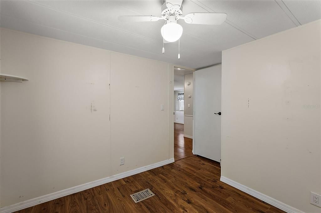 For Sale: $200,000 (2 beds, 2 baths, 1048 Square Feet)