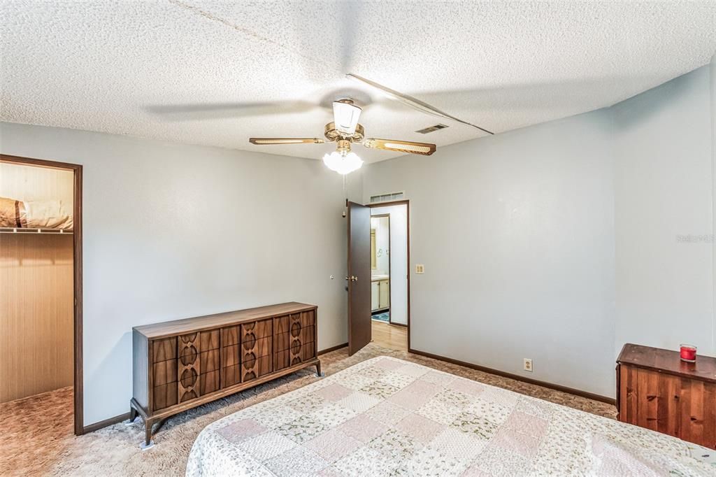 Active With Contract: $149,000 (2 beds, 2 baths, 1344 Square Feet)