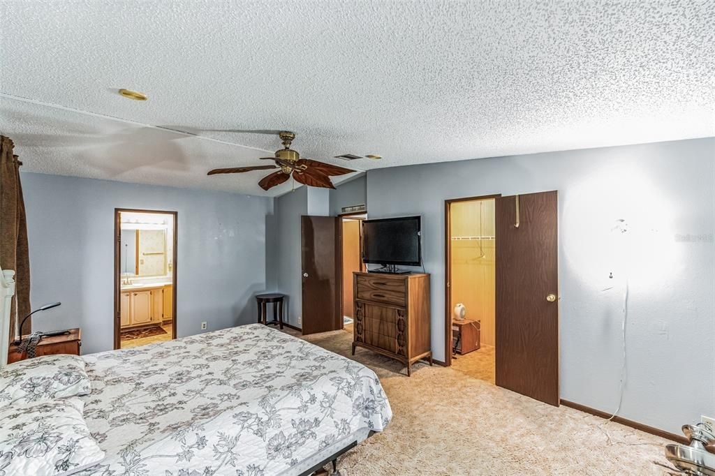 Active With Contract: $149,000 (2 beds, 2 baths, 1344 Square Feet)