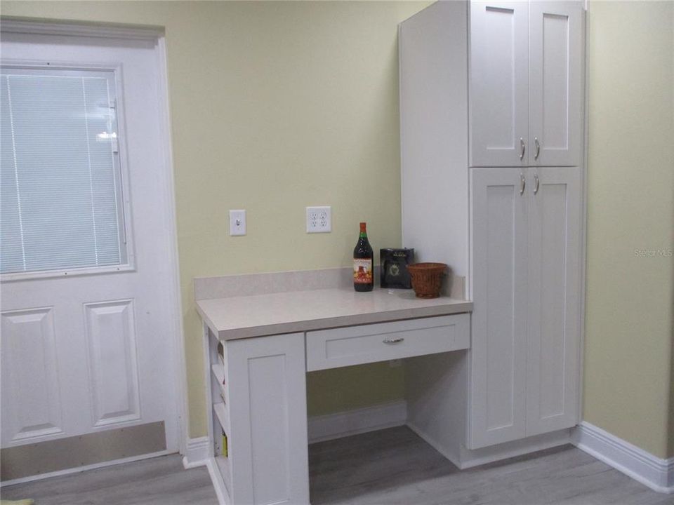 KITCHEN PANTRY AND DESK WITH SIDE SHELVING