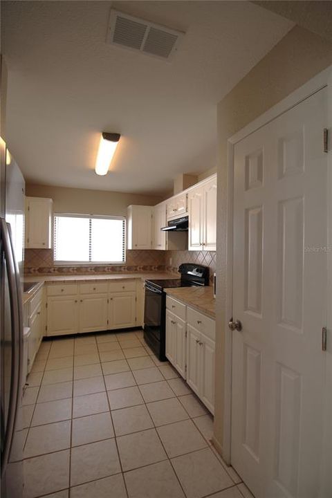 For Rent: $3,200 (4 beds, 2 baths, 1730 Square Feet)