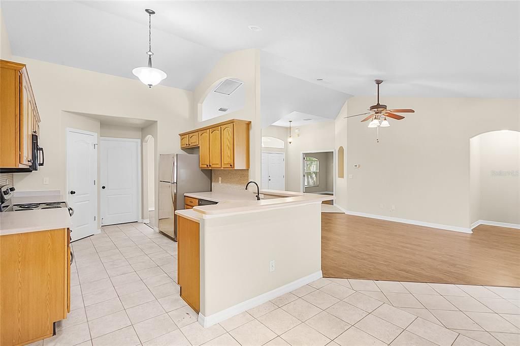 For Sale: $364,900 (3 beds, 2 baths, 1979 Square Feet)