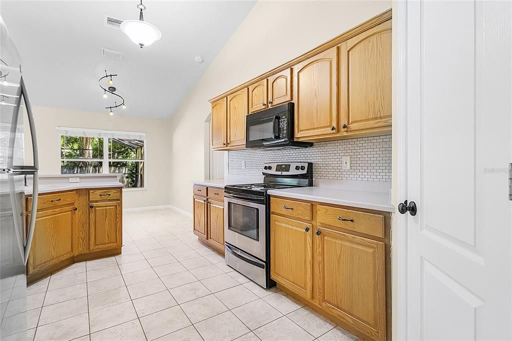 For Sale: $364,900 (3 beds, 2 baths, 1979 Square Feet)