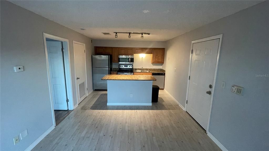 For Rent: $1,400 (1 beds, 1 baths, 468 Square Feet)