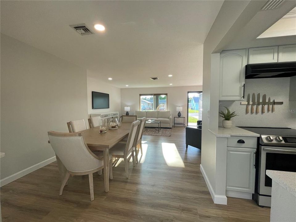 For Sale: $499,900 (3 beds, 2 baths, 1547 Square Feet)