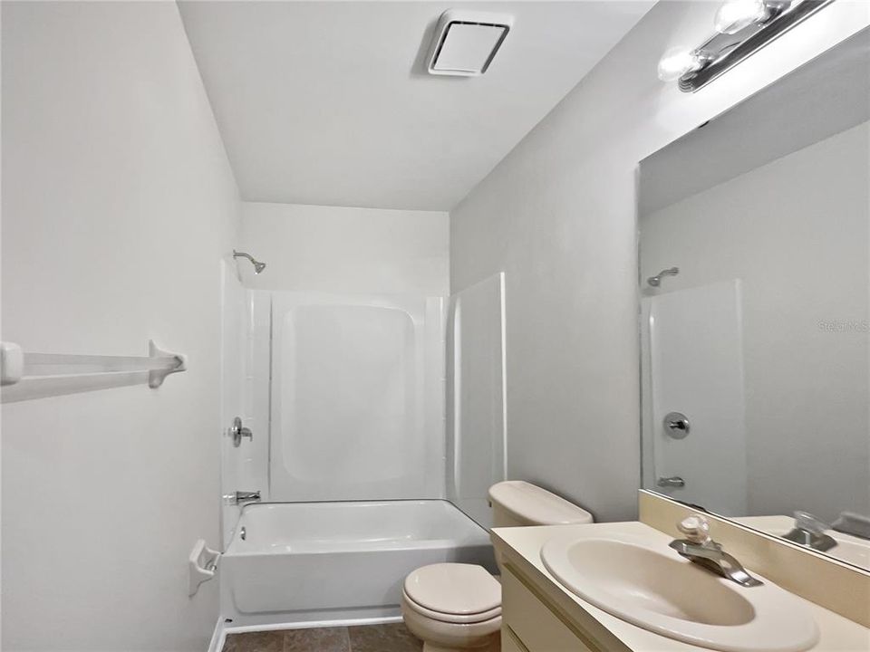 Active With Contract: $220,000 (2 beds, 2 baths, 1051 Square Feet)