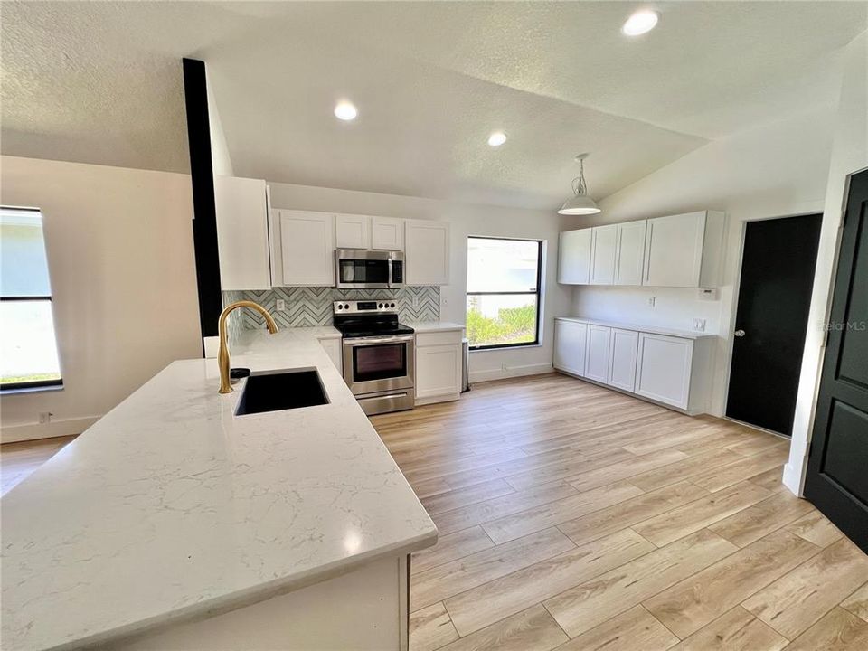 For Rent: $2,750 (3 beds, 2 baths, 1774 Square Feet)