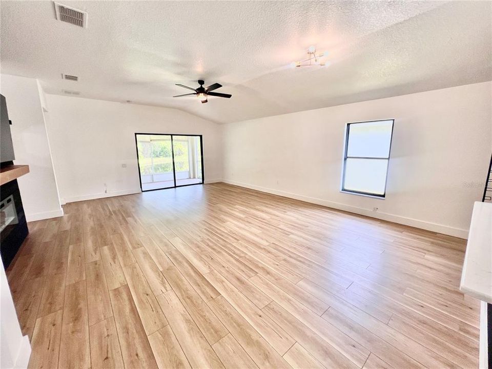 For Rent: $2,750 (3 beds, 2 baths, 1774 Square Feet)