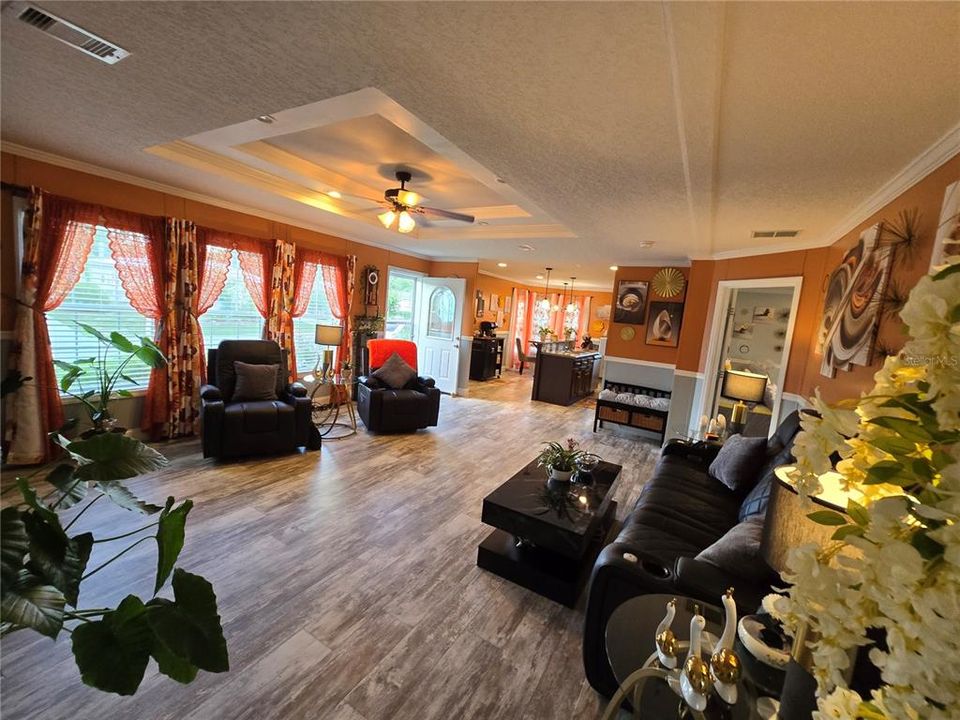 For Sale: $285,500 (3 beds, 2 baths, 1525 Square Feet)