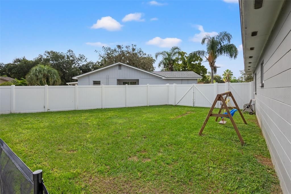 Active With Contract: $424,900 (3 beds, 2 baths, 1694 Square Feet)