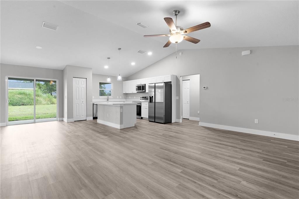 Active With Contract: $265,750 (3 beds, 2 baths, 1439 Square Feet)