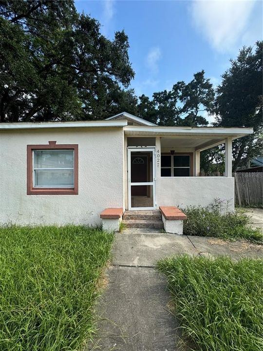 For Sale: $200,000 (2 beds, 1 baths, 895 Square Feet)