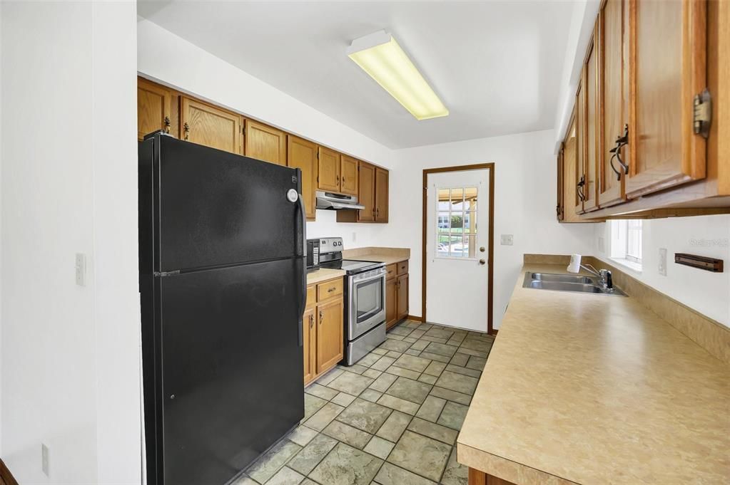 For Sale: $240,000 (2 beds, 2 baths, 1100 Square Feet)