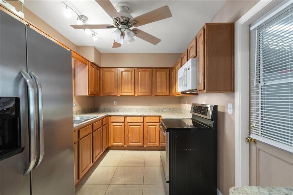 Active With Contract: $295,000 (2 beds, 1 baths, 971 Square Feet)