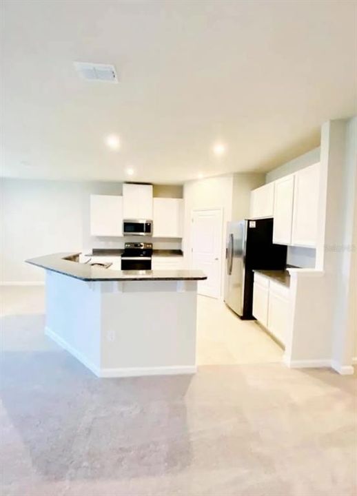 Active With Contract: $2,600 (4 beds, 2 baths, 2022 Square Feet)