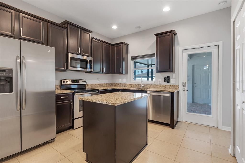 For Sale: $345,333 (3 beds, 2 baths, 1644 Square Feet)