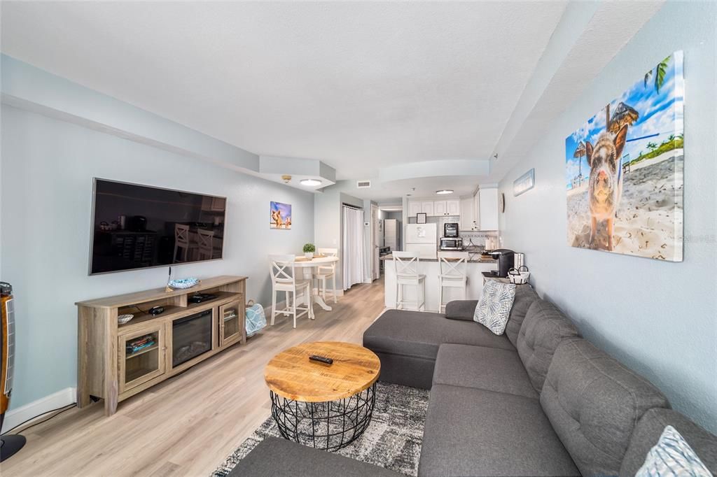 Active With Contract: $175,000 (1 beds, 1 baths, 730 Square Feet)