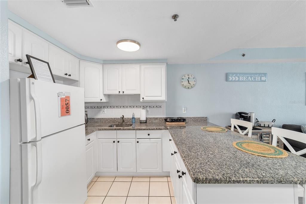 Active With Contract: $175,000 (1 beds, 1 baths, 730 Square Feet)