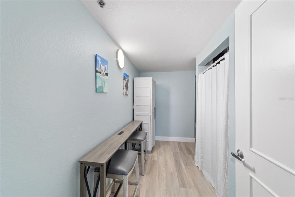 Active With Contract: $175,000 (1 beds, 1 baths, 730 Square Feet)