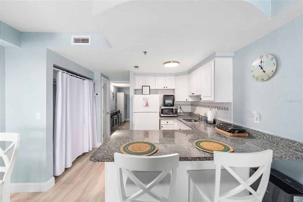 Active With Contract: $175,000 (1 beds, 1 baths, 730 Square Feet)