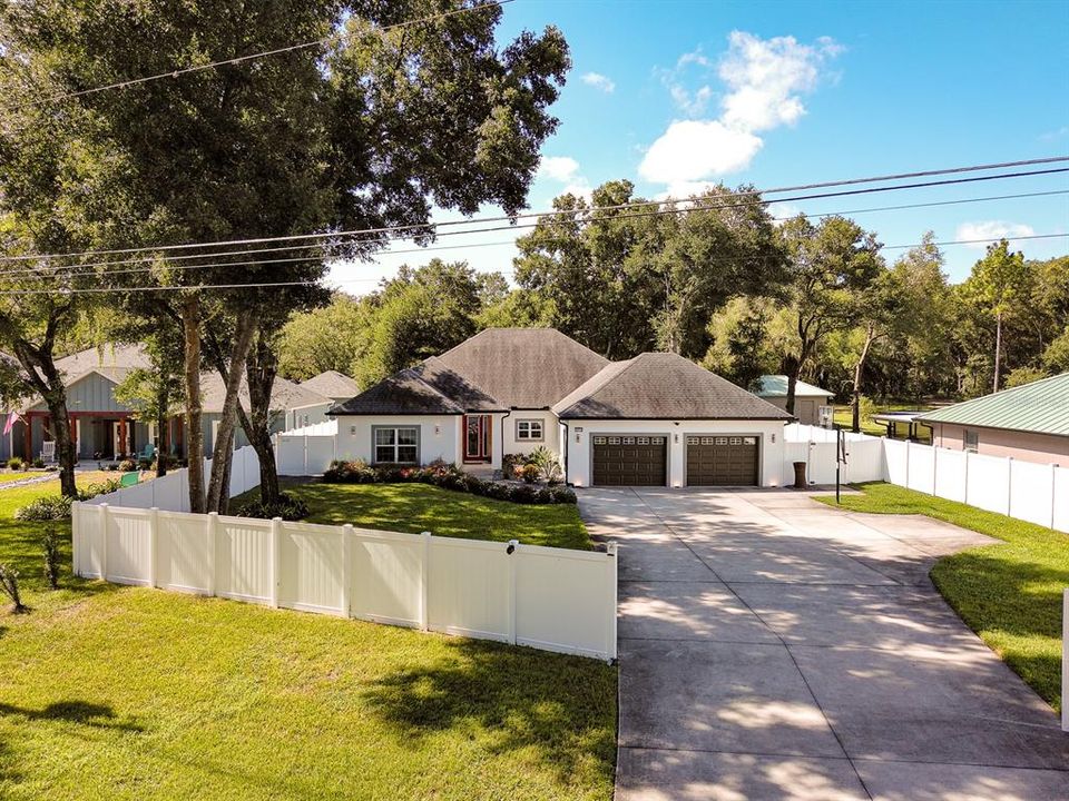 For Sale: $709,000 (3 beds, 3 baths, 2506 Square Feet)