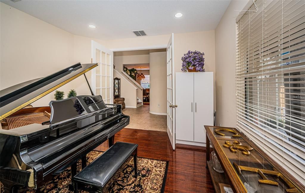 4BR/MUSIC ROOM